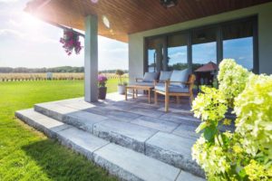 Polbruk_Magna(1) Geometryczne, minimalistyczne w wyrazie, utrzymane w szarej tonacji, wielkoformatowe czy nieco mniejsze?